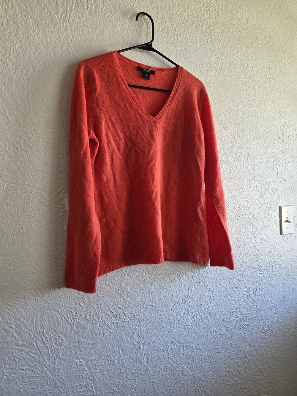 Preppy Ann Taylor Cashmere V-Neck Sweater in Coral Size Medium